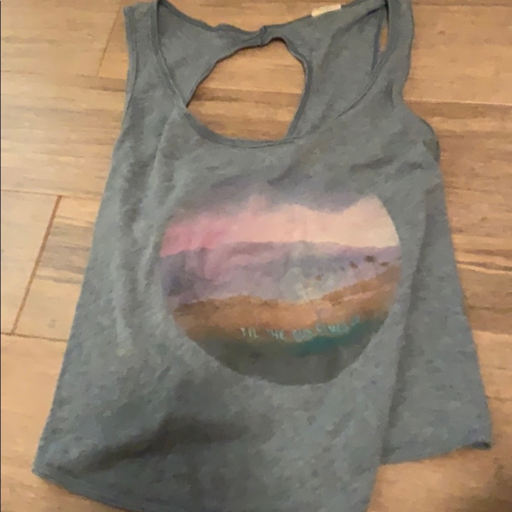 hollister tank crop